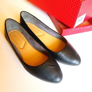 Kelly & Katie Astor Black Ballet Flat EUC